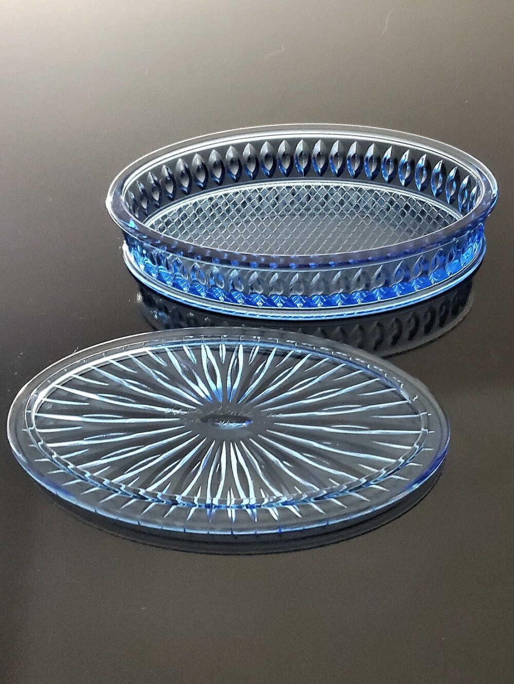 7 1/4" x 4" Oval Exquisitely Detailed Blue Glass Trinket Box With Lid 2011 - Picture 8 of 15